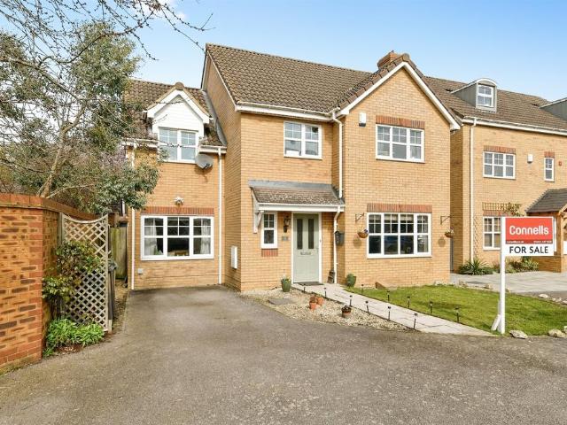 House for sale in Henlow, Bedfordshire