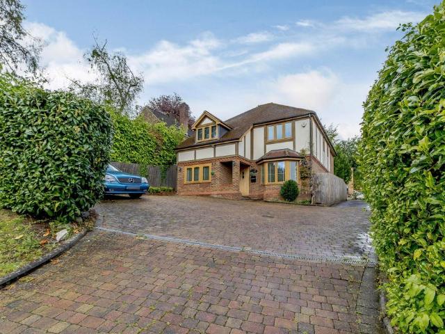 House for sale in Batchworth, Hertfordshire