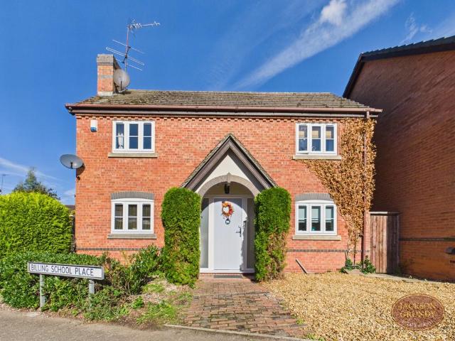 House for sale in Weedon Bec