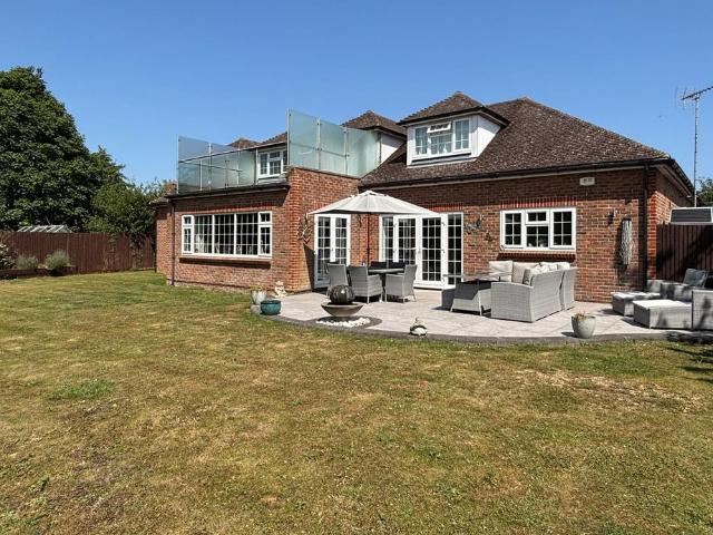 House for sale in Littlecote, West Sussex