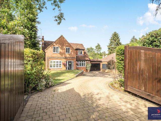 House for sale in Aspley Guise, Bedfordshire