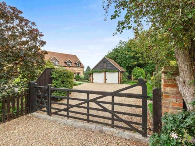 House for sale in Hughenden, Naphill