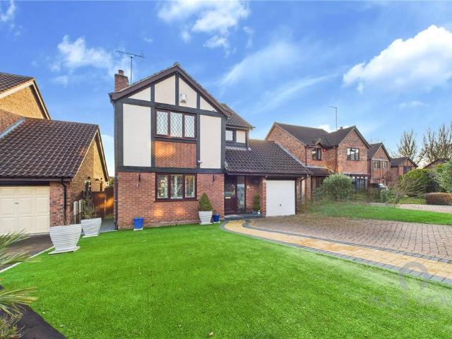 House for sale in East Hunsbury, Northamptonshire