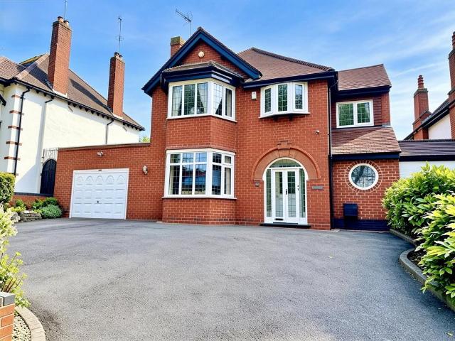 House for sale in Dixons Green, West Midlands