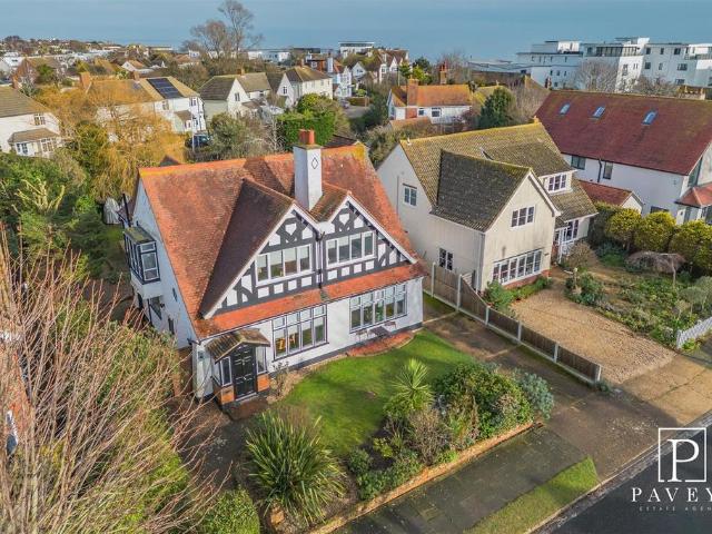 House for sale in Frinton and Walton, Dale Hill