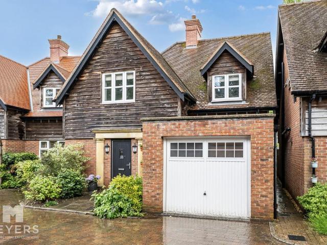 House for sale in Tricketts Cross, Ferndown