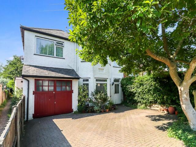 House for sale in Batchworth, Hertfordshire