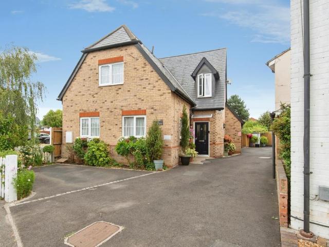 House for sale in Arlesey, Bedfordshire