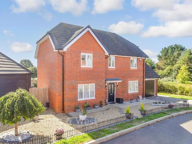 House for sale in Codmore Hill, Horsham