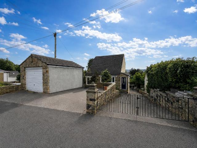 House for sale in Riddlesden, West Yorkshire