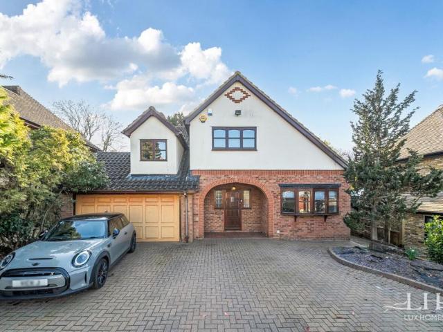House for sale in Emerson Park, Greater London