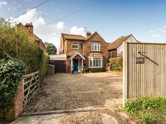 House for sale in Heol-las, Surrey