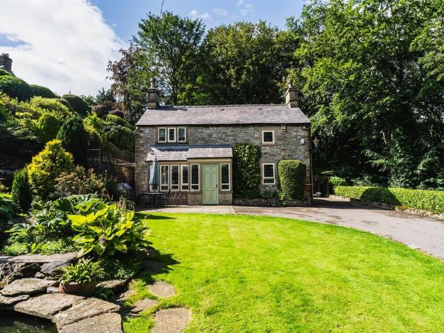 House for sale in Froggatt, East Midlands