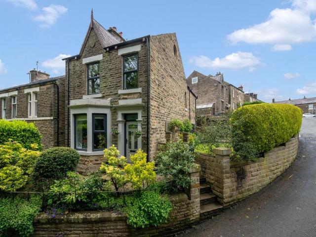 House for sale in Whitfield, Charlesworth