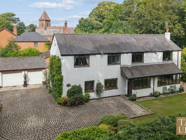 House for sale in Roby Mill, Lancashire