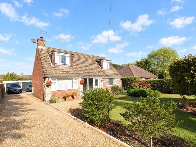 House for sale in Hook, Hart