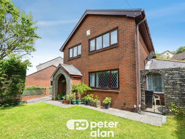 House for sale in Cimla, Neath