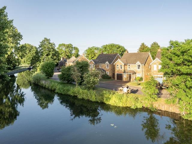 House for sale in Enfield Island Village, Greater London
