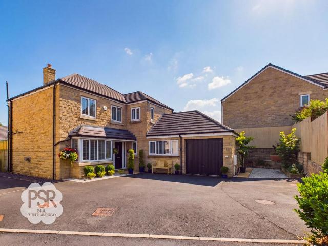 House for sale in Charlesworth, East Midlands