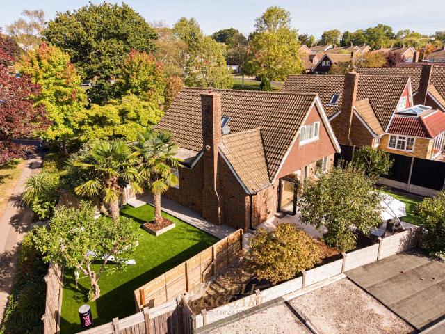 House for sale in Gossops Green, Crawley