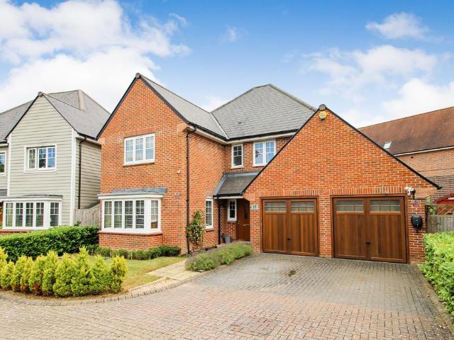 House for sale in Kilnwood Vale, Horsham