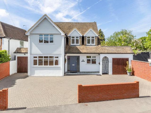 House for sale in Byfleet, Woking