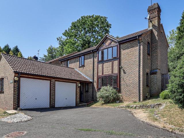 House for sale in London Borough of Croydon, Selsdon