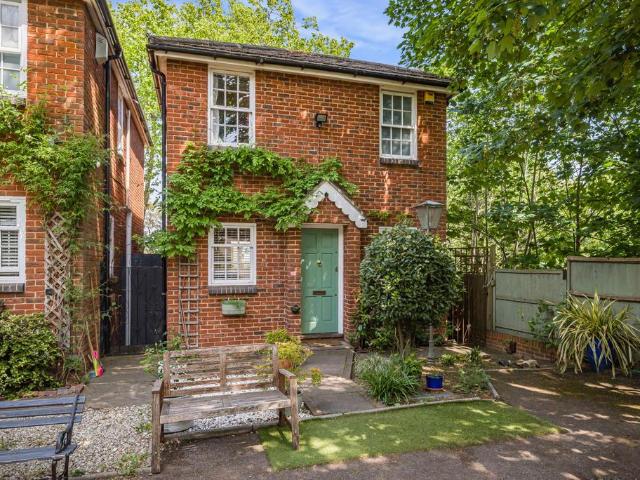 House for sale in London Borough of Croydon, South Norwood