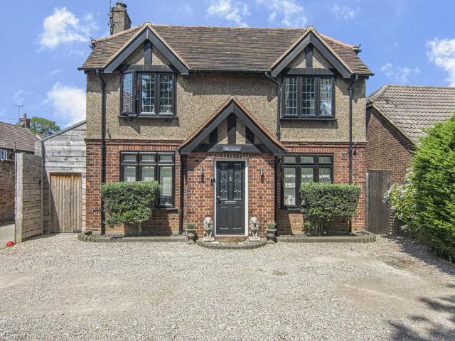 House for sale in Lambourne, Epping