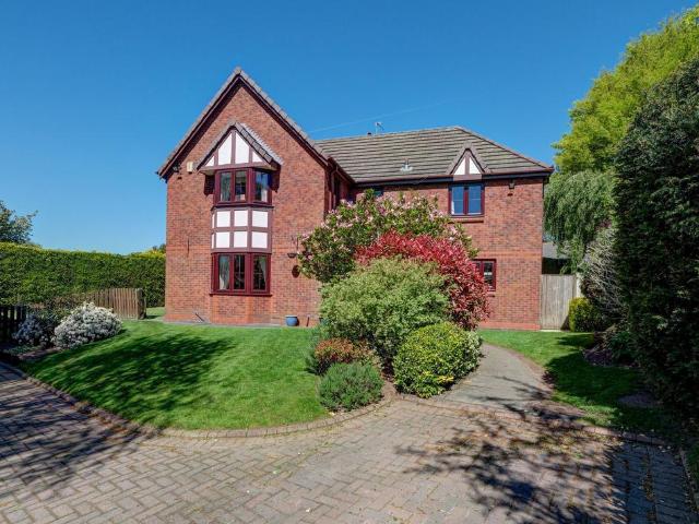 House for sale in High Legh