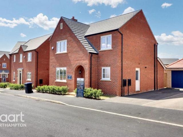 House for sale in Upton
