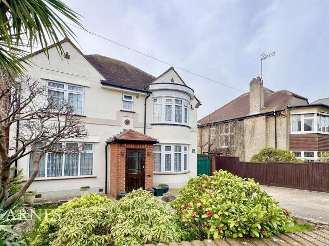 House for sale in Queens Park, Bournemouth