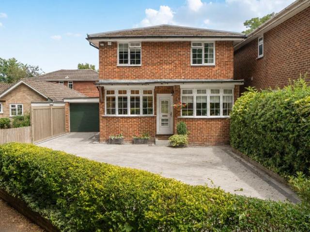House for sale in Woodcote, Epsom