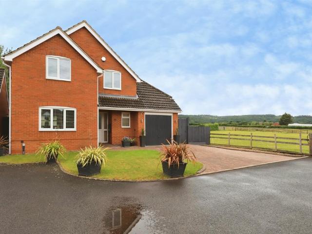 House for sale in Lickhill, Rushock