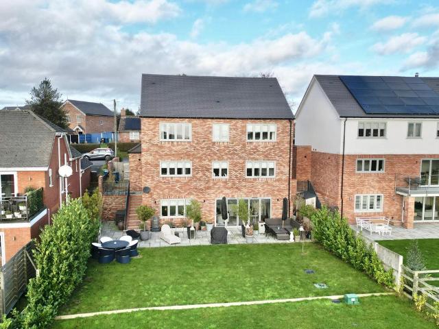 House for sale in Woodseaves, Baswich