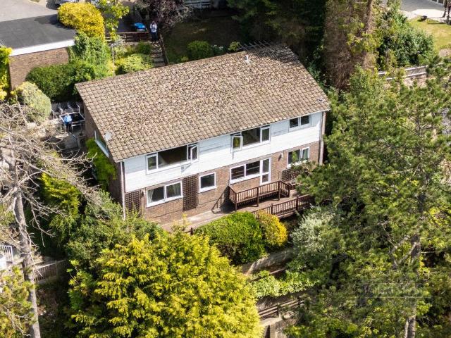 House for sale in Hillview, Surrey