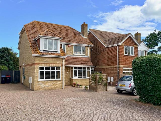 House for sale in Bromstone, Acol