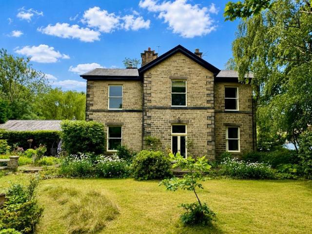 House for sale in Whitfield, Charlesworth
