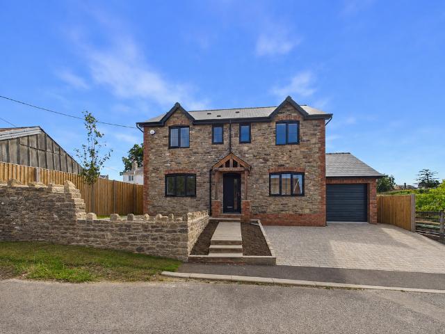House for sale in Bromsberrow Heath, Gloucestershire