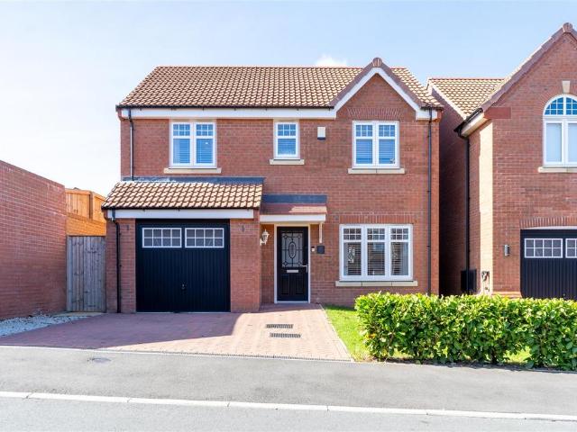 House for sale in Fixby, Kirklees