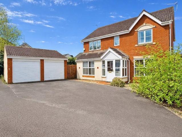 House for sale in Llanharan, Bryncae