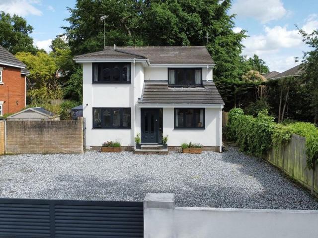 House for sale in Heol-las, Surrey
