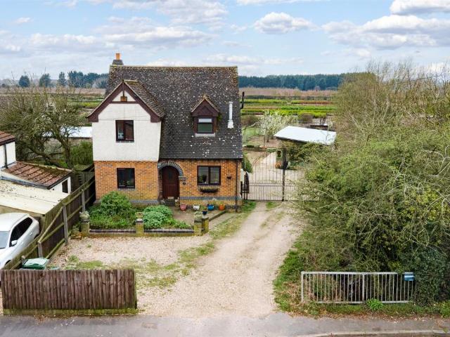 House for sale in Elmfield, Leicestershire