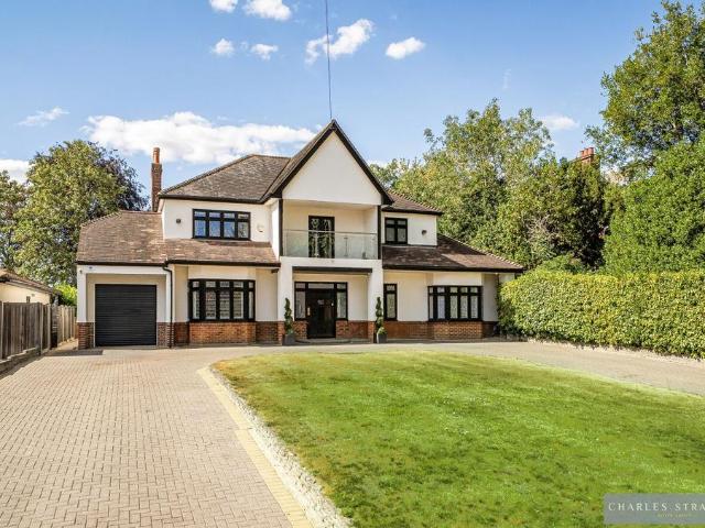 House for sale in Gidea Park, Greater London