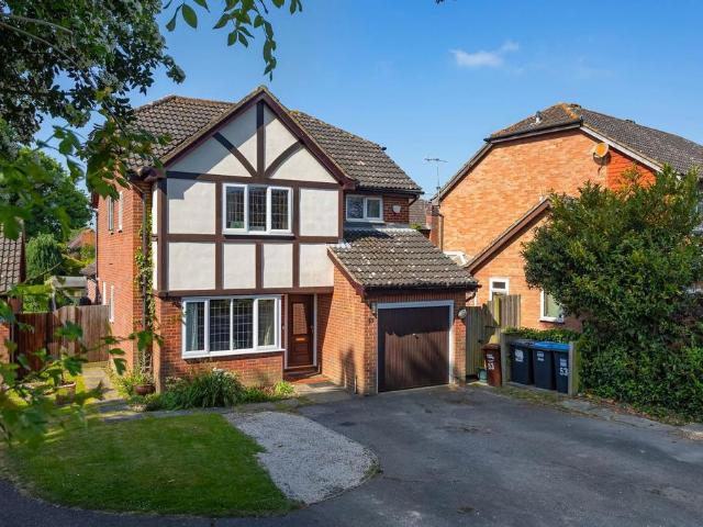 House for sale in Hillview, Surrey