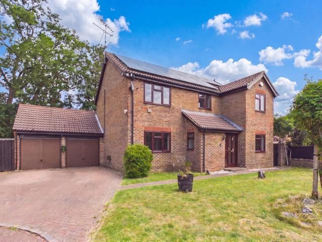 House for sale in The Crescent, Farnborough