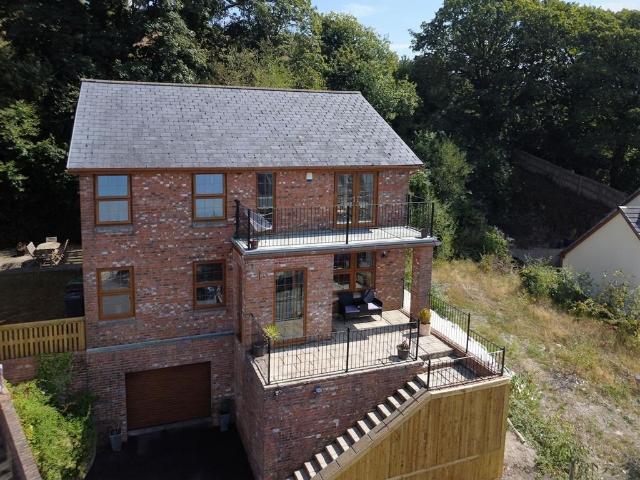 House for sale in Cimla, Neath