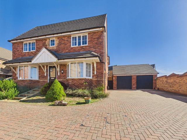 House for sale in Crick, West Northamptonshire