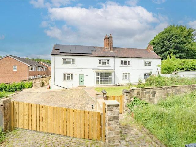 House for sale in Churwell, West Yorkshire