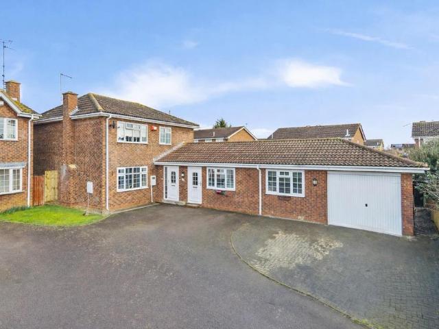 House for sale in East Hunsbury, Northamptonshire